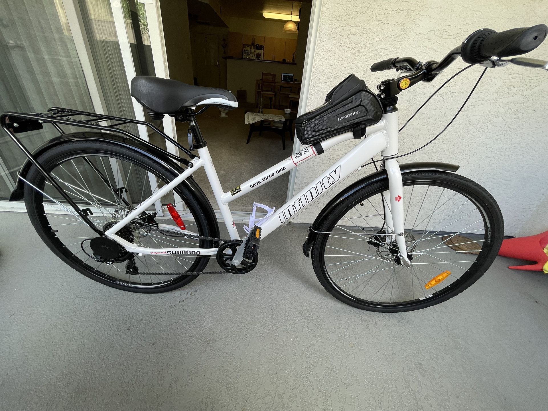 Infinity Boss Bicycle- Like New With Accesories