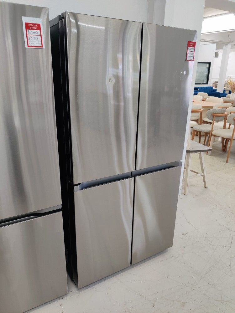 New Samsung - 23 cu. ft. 4-Door Flex French Door Counter Depth Smart Refrigerator with Beverage Cent