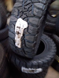 New Set of tires 275 65 18 lt