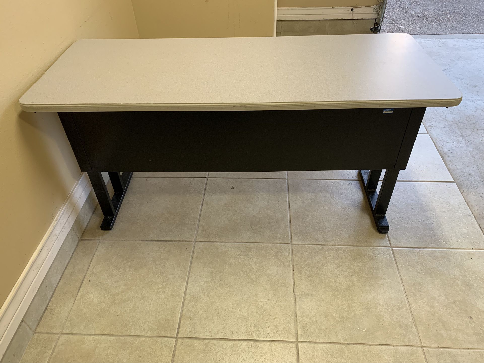 Desk/Table For Office Or Residential Heavy Duty