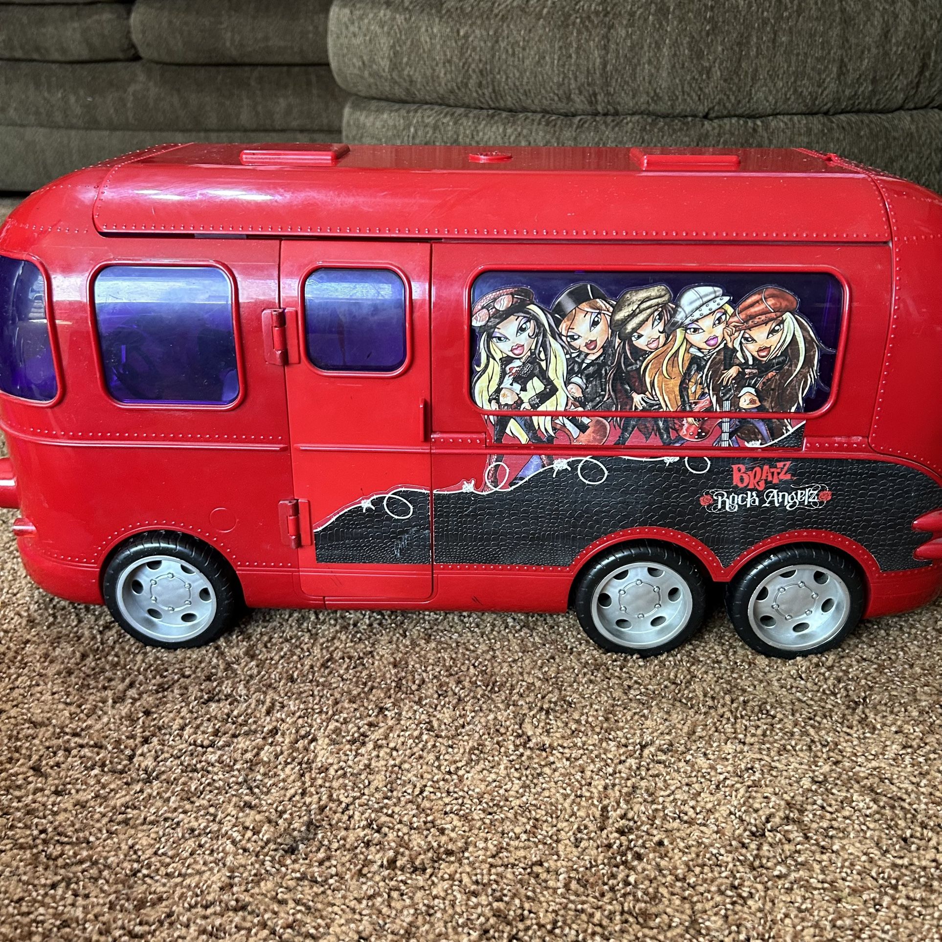 2005 Bratz Rock Angelz Tour Bus