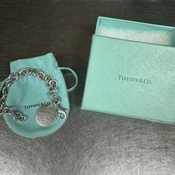 Tiffany & Co. Women Bracelet Dogtag.