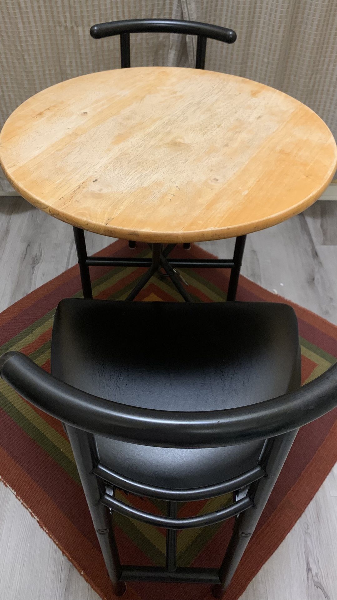 Breakfast Table with 2 Chairs
