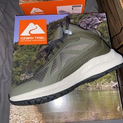 waterproof hiking shoe Women’s Size 9 Color Green 