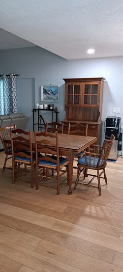 China/Hutch/Cabinet