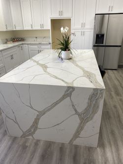 Kitchen Cabinets, Quartz Countertops