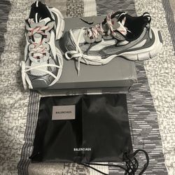 Balenciaga 3xl grey Brand new in the box, and all accessories including extra laces which are laced under the shoes  Size EU42, mens US 9( can fit EU4