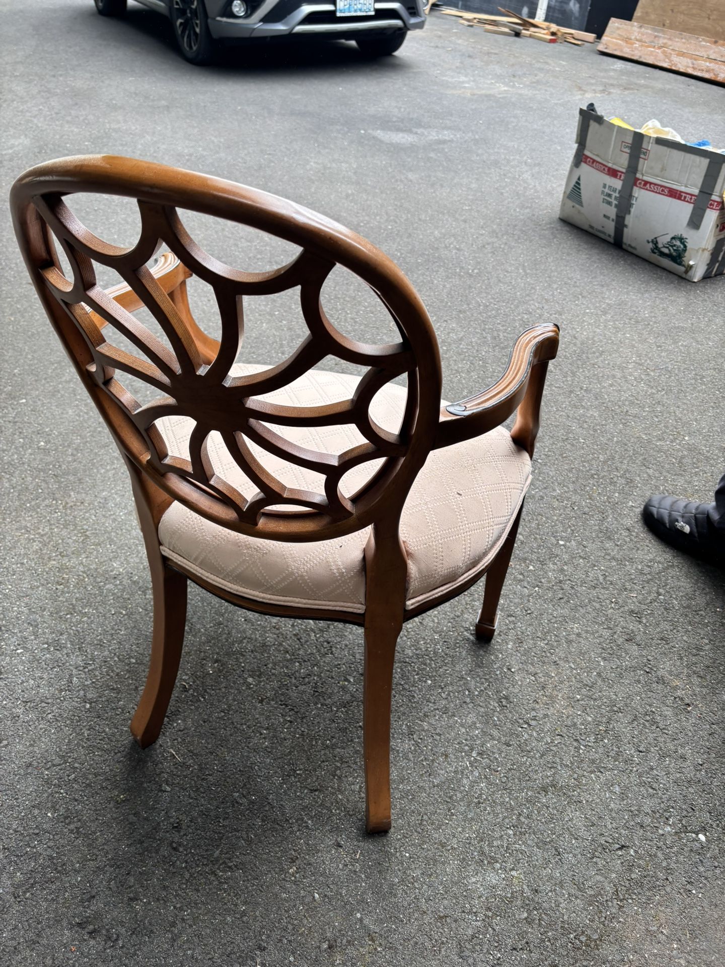 LOW PRICE MOVING- $1k+ RETAIL VICTORIAN STYLE CHAIR