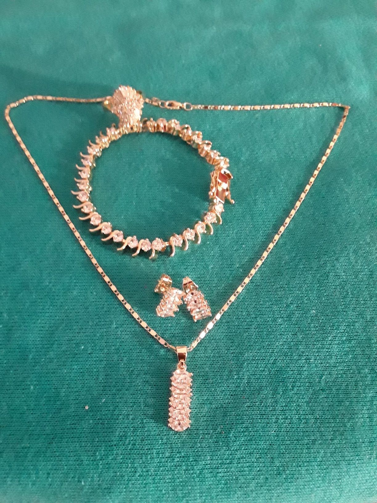 $150 I DELIVER⚘💎💎⚘14kt Gold filled necklace with matching earrings, ring and bracelet will not fade or tarnish