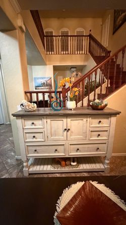 Beautiful stone collection 6-drawer DRESSER in excellent condition IFD