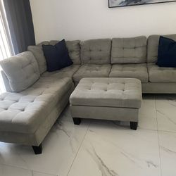Reversible sectional Couch With Ottoman
