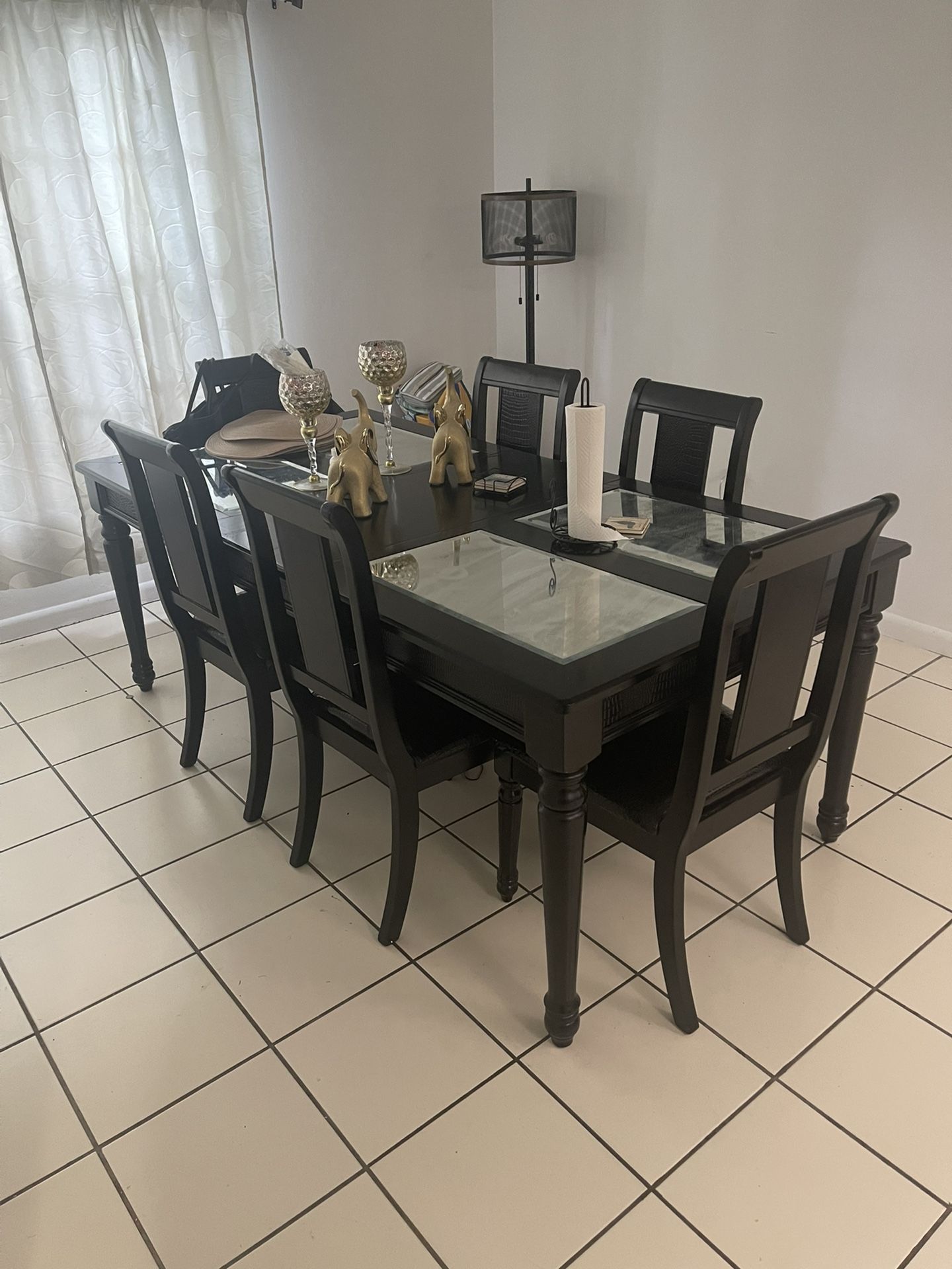 Four mirror top table/adjust into smaller table.seats 6