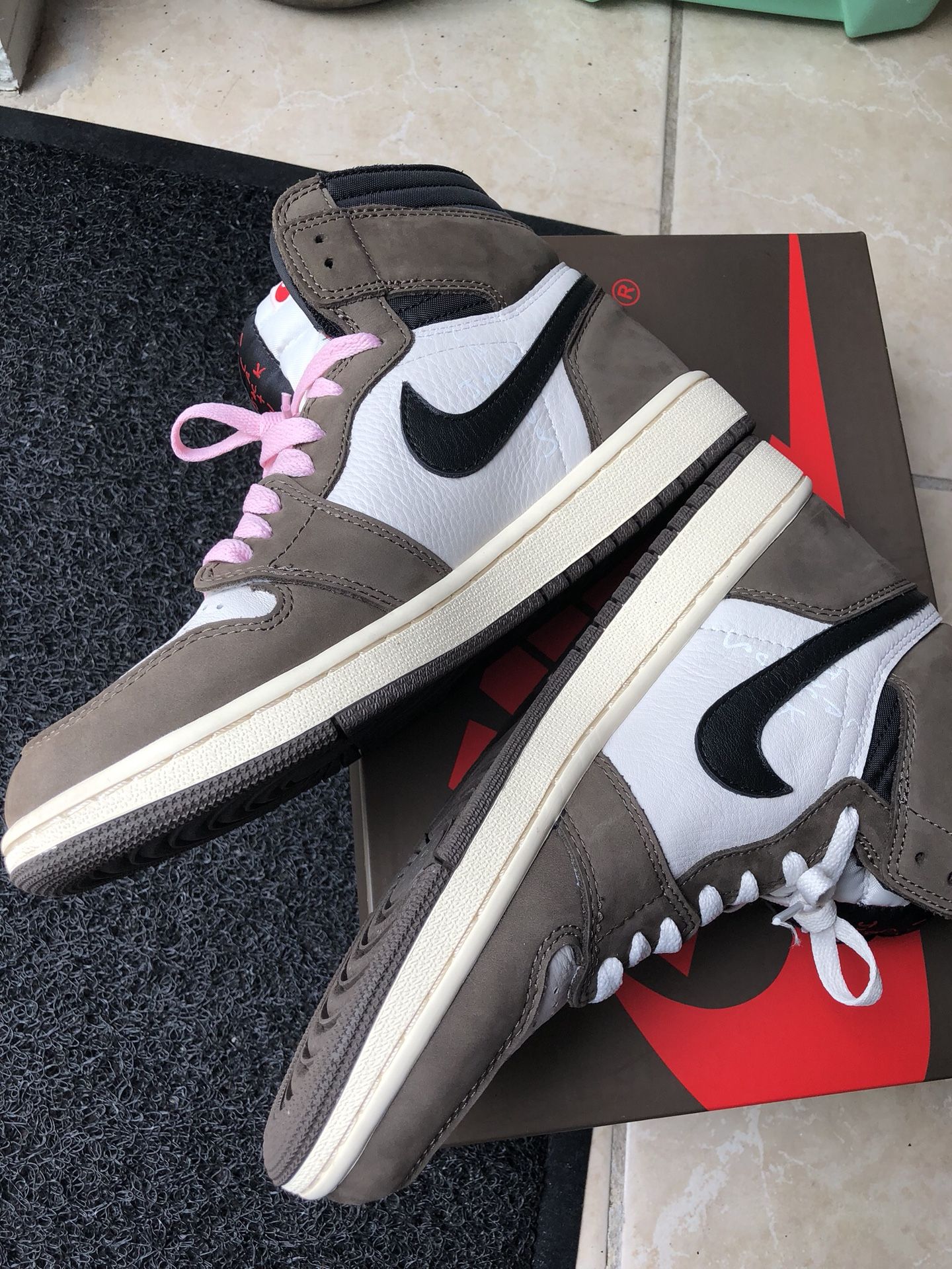 Travis Scott jordan 1 (gucci, off white, balenciaga) for Sale in Miami, FL - OfferUp