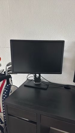Large Dell Monitor 32”