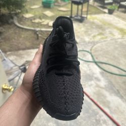 Yeezy 350 Onyx Black 