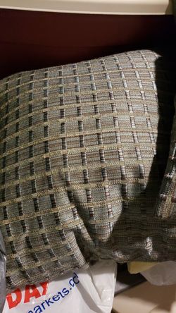 Throw pillows 2 qty