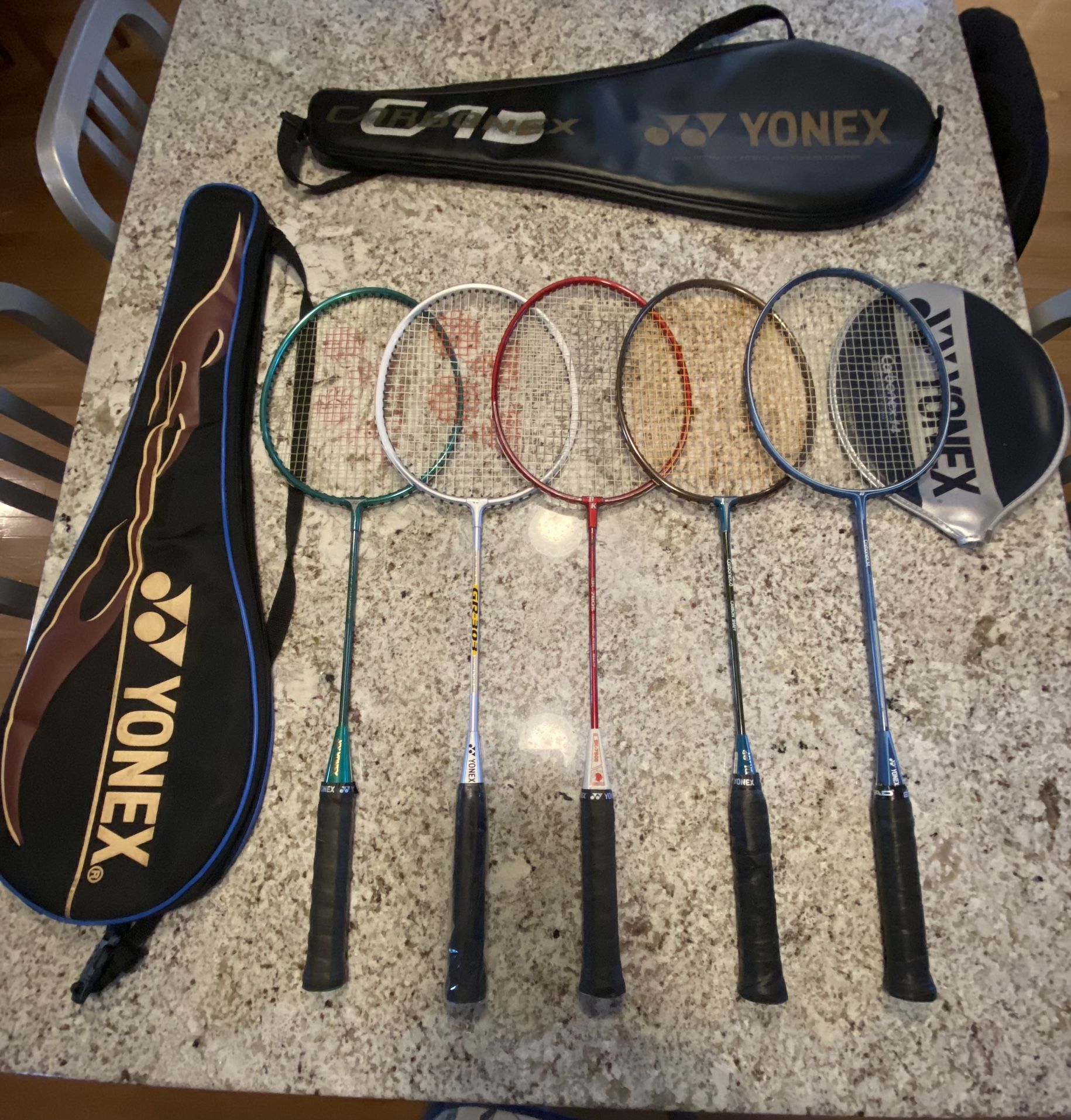 5 Badminton Rackets Yonex carbonex 8 & 14 ak-7805 GR-303