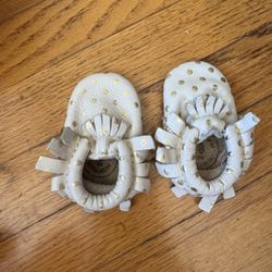 Freshly Picked New Born Infant Moccasins Size 0 White With Gold Polka Dots