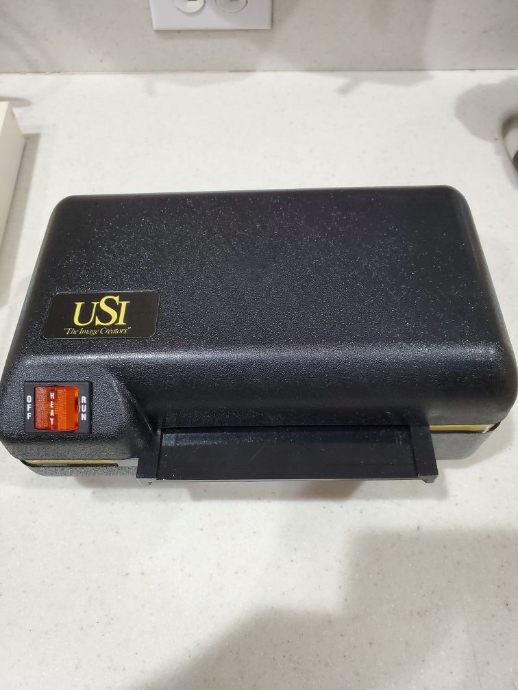 Brand New USI laminator with free business card and tag pockets