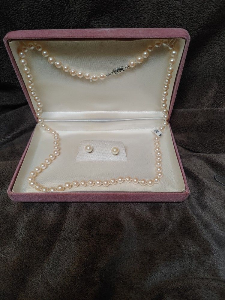 Estate Jewelry Sale: Vintage Simulated Pearl Set