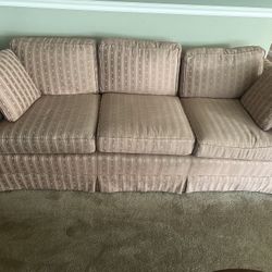 Broyhill  Custom Couch And Love Seat  Mauve Color 