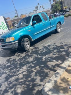 Ford F-150 Extended Cab Pickup Truck