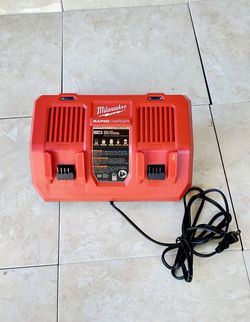 MILWAUKEE 18V Dual Bay Simultaneous Rapid Fast Charger