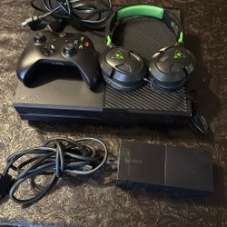 Complete Xbox One With Game