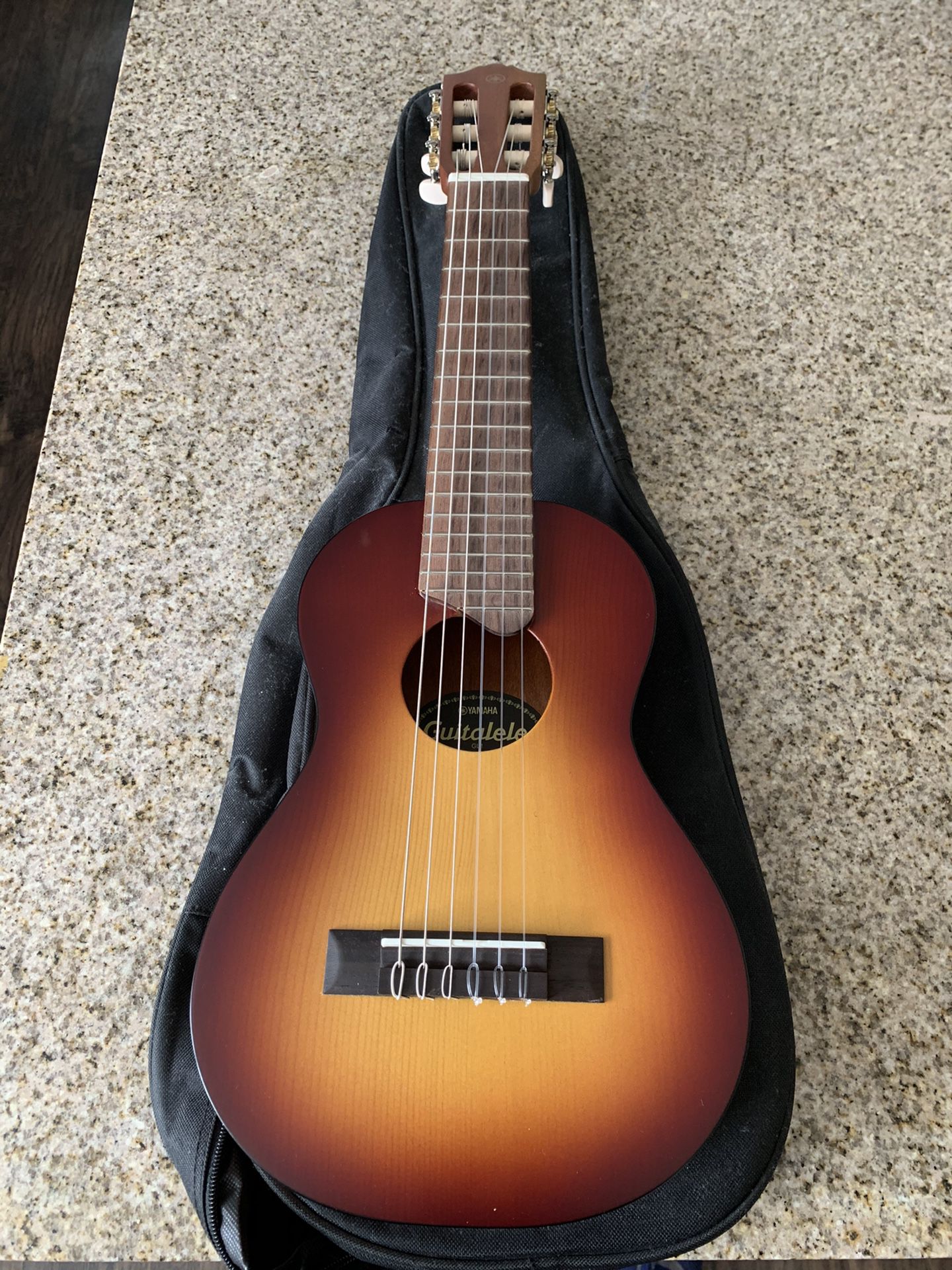 Yamaha GL1 Mini 6-String Nylon Guitalele Tobacco Sunburst guitar ukulele