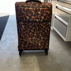 IT Luggage Leopard Print