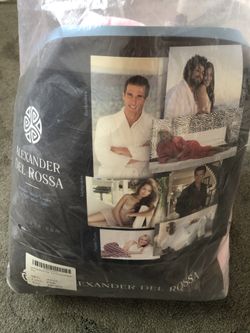 Women’s Pink Sm/Med. Hooded Robe. Never Used, New in Bag.