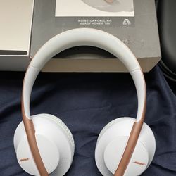 *BOSE 700 NOISE CANCELLING WIRELESS HEADPHONES*