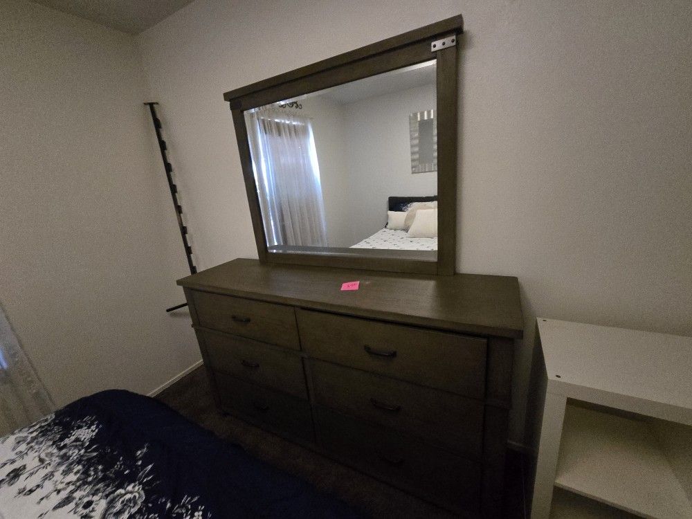 Vanity Dresser
