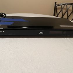 Sony BDP–BX2 Blu-Ray/DVD Player (With Remote)