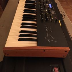 Dave Smith Moph4 Analog Synthesizer With Gator Case
