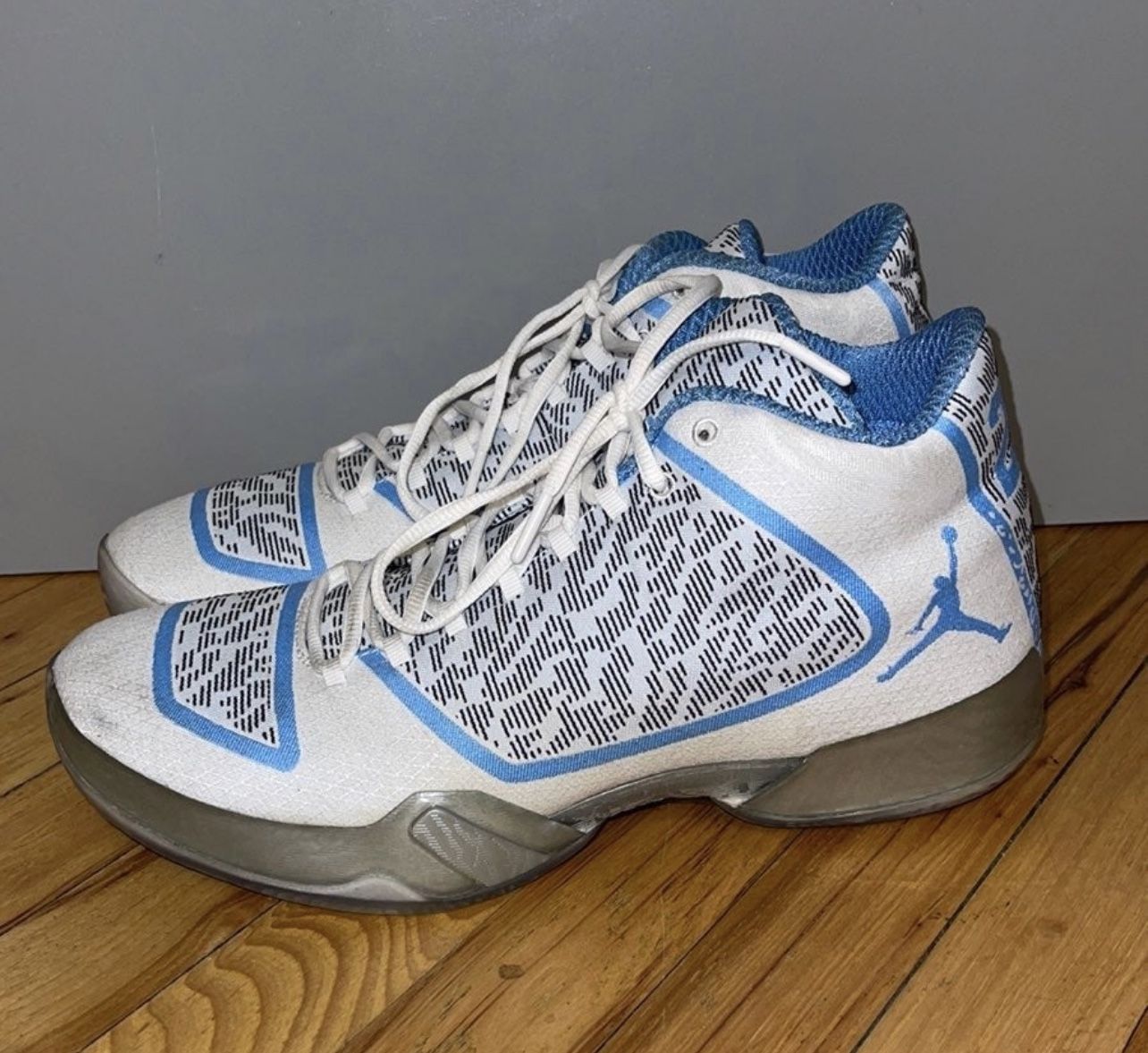 AIR JORDAN 29 'PANTONE' WHITE/SILVER/PANTONE 717796-108 size 13 Some marks on shoe, worn 1x