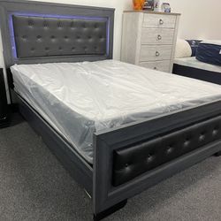 🔥🔥QUEEN SIZE BED FRAME WITH FREE MATTRESS🔥(not included box spring)