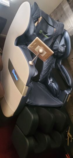 Real Relax Favor-03 ADV Massage Chair - Perfect Condition!