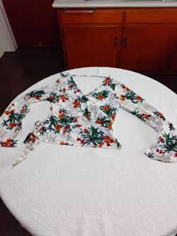 Floral Wrap Crop Top Long Sleeve. Size small