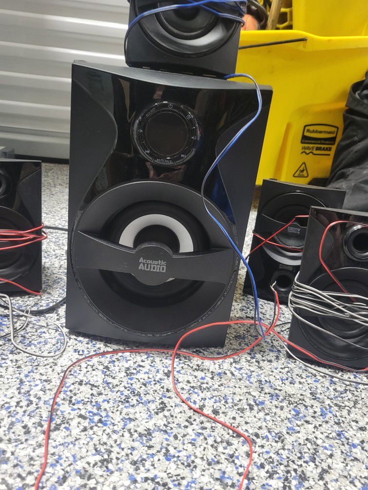 Bluetooth Based Stereo System  5 Speakers And Single Bass Speaker