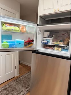 Brand new LG refrigerator unfortunately does not fit in my space