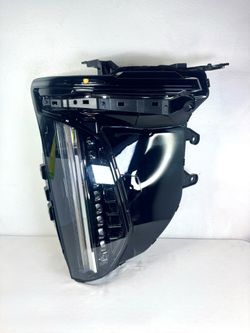 2025 - 2026 CADILLAC ESCALADE RH PASSENGER SIDE HEADLIGHT OEM