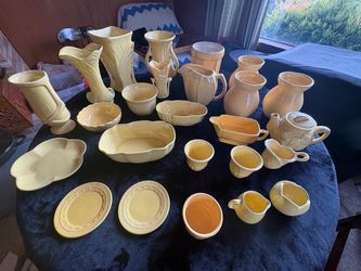 Set of yellow pottery