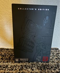 Robosen Optimus prime Flagship Version Slight Used -PRICE FIRM - NO TRADES - NO OFFERS