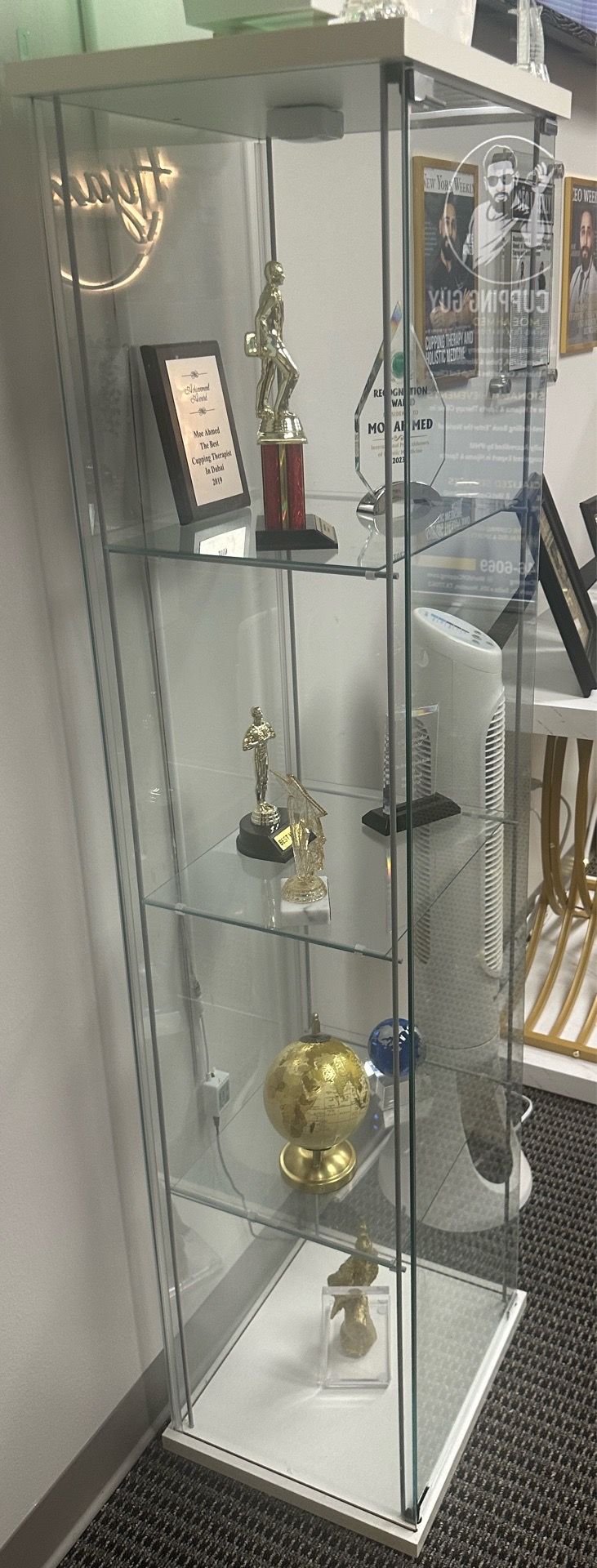 Modern Glass Display Cabinet – Elegant Showcase (Like New)