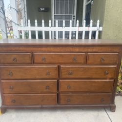 Dresser FREE