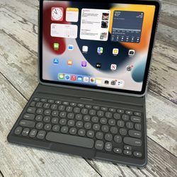 iPad Pro 12.9” 5th Generation W/ Keyboard 
