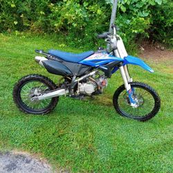 Make An Offer 140cc Dirt Bike 