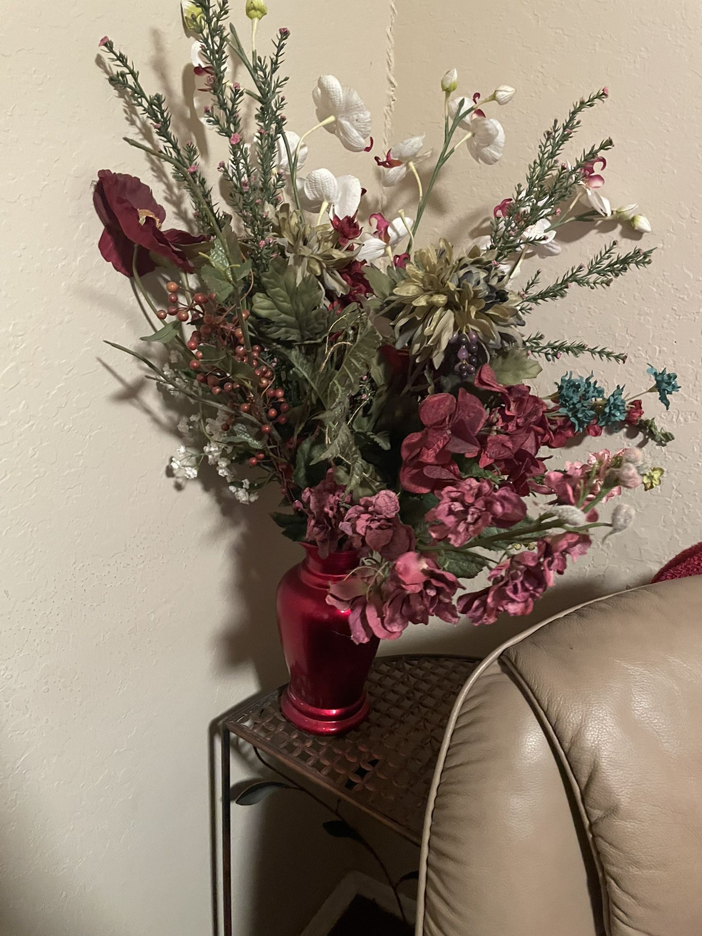 Lovely silk flowers large arrangement, with vase 