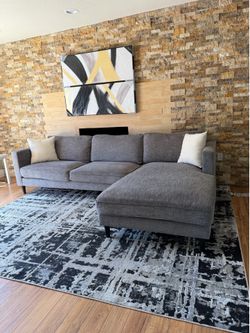 FREE DELIVERY✨Living Spaces Modern 2-Piece Chaise Sectional